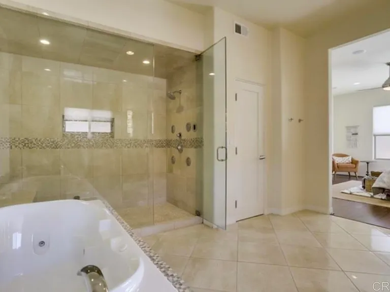 1518 Monmouth Dr — Photo 9
