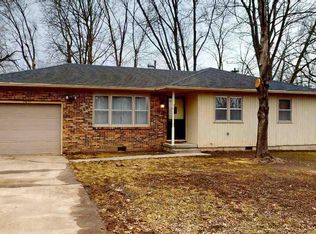 2817 Meadow Wood Dr, Sedalia, MO 65301