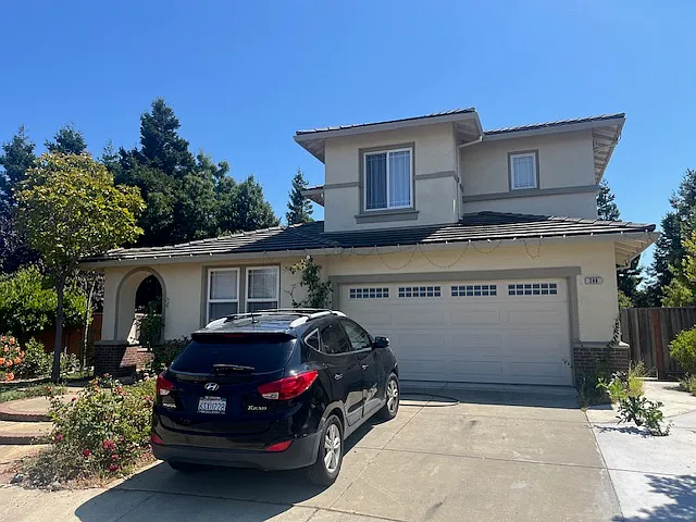 5 bed, 2900 sqft, $5,350 — Photo 1