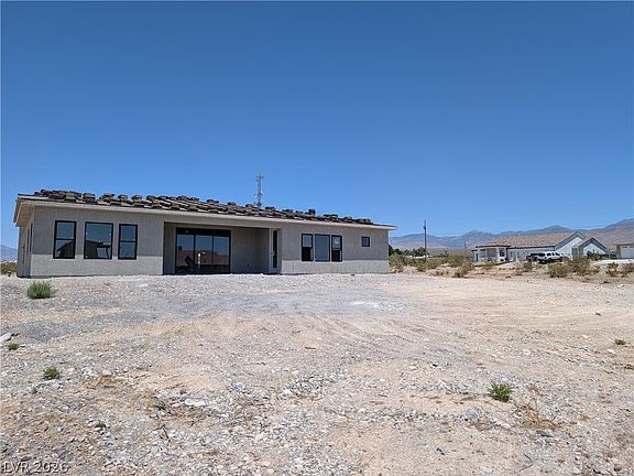 5th image of 2921 Acoma Ave
