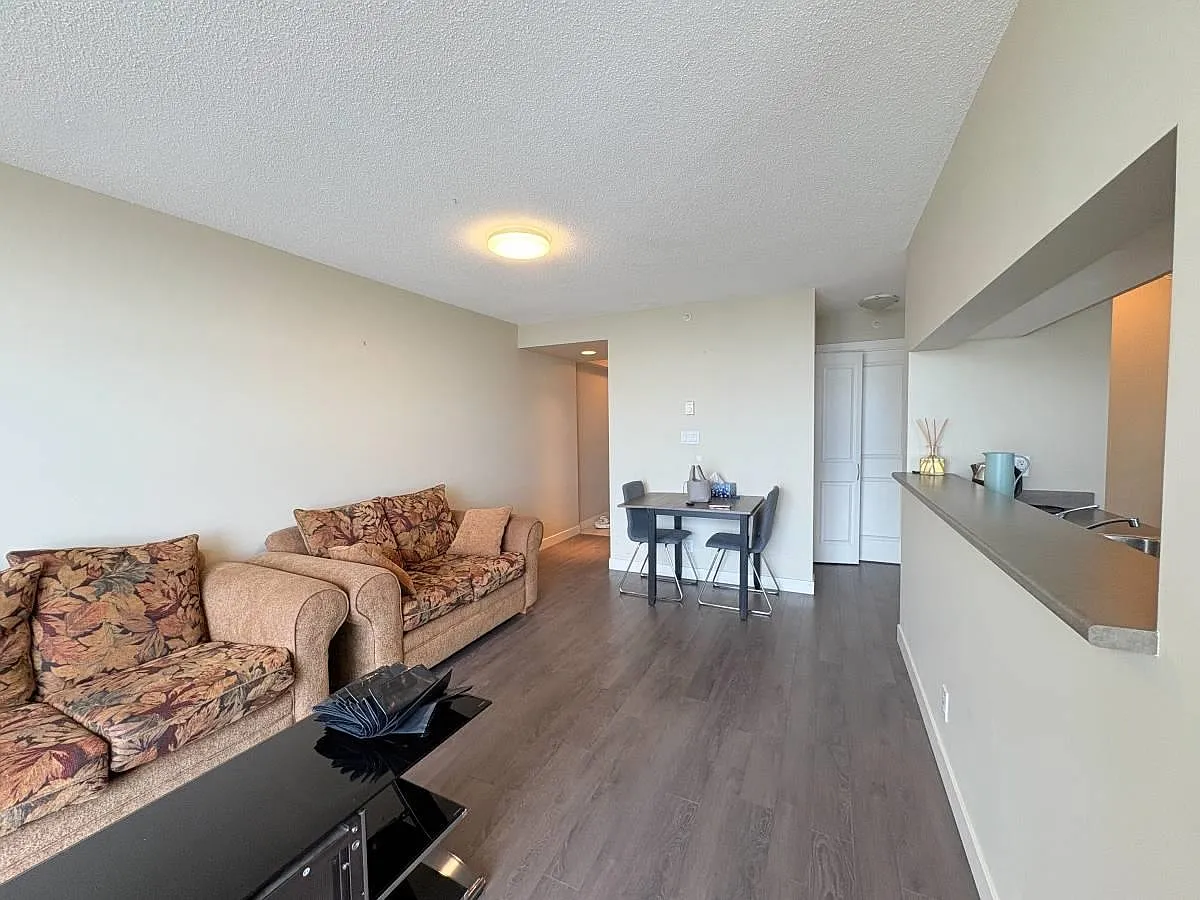 2 bed, 913 sqft, $2,650 — Photo 2