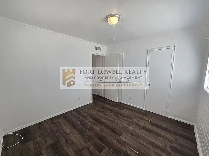 3049 E Proctor Vis — Photo 8