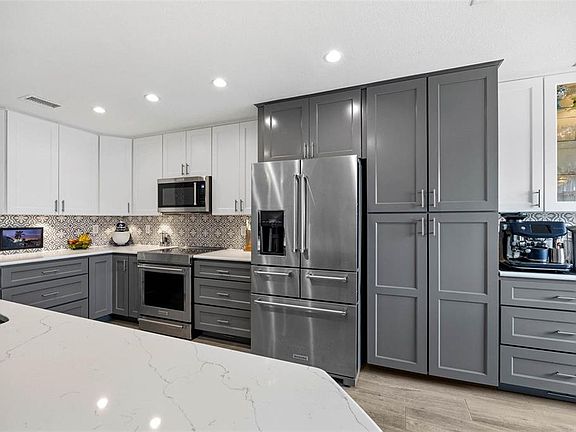 4th image of 2395 HANOVER DR