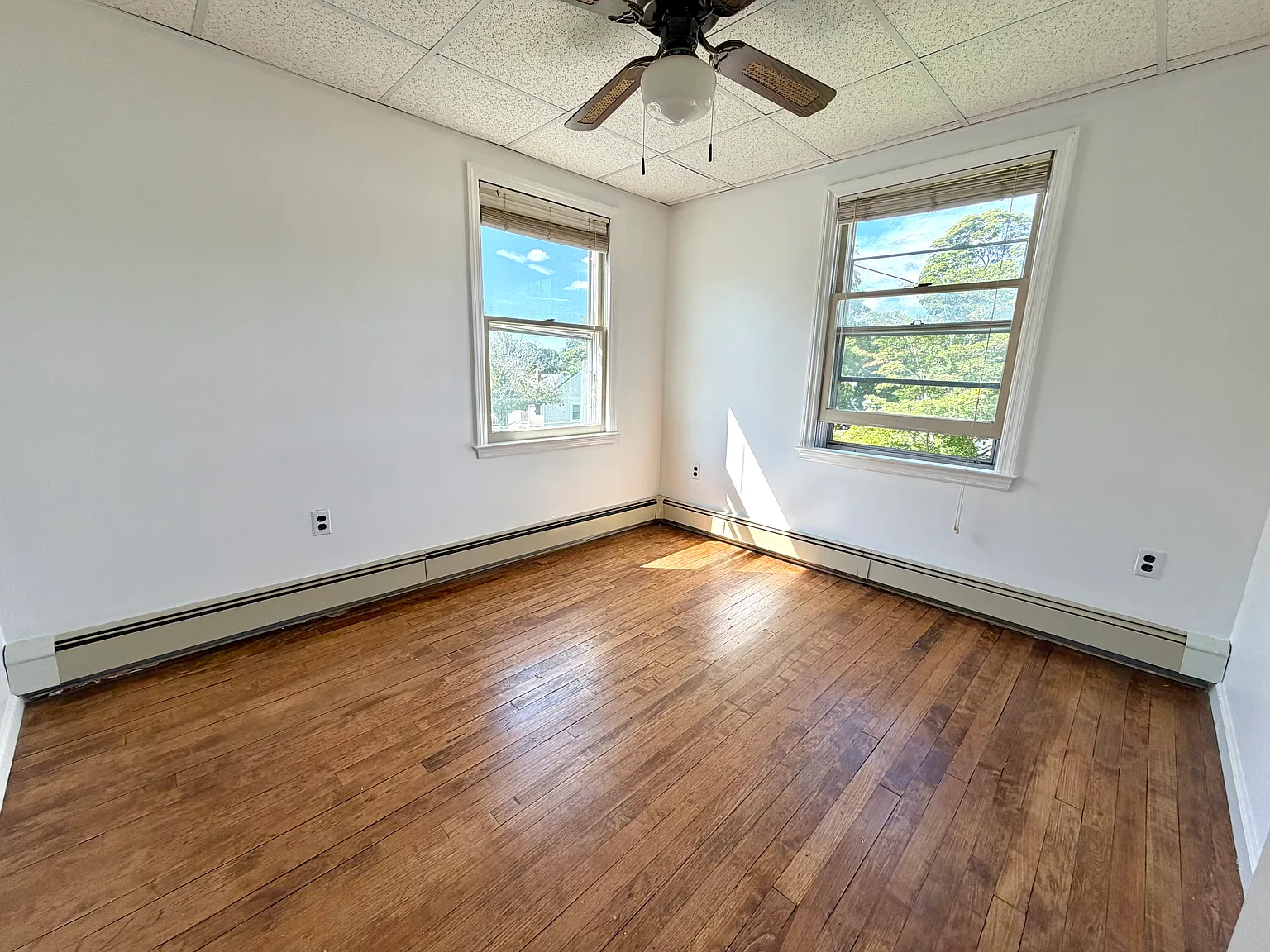 3 bed, 1000 sqft, $2,350 — Photo 1