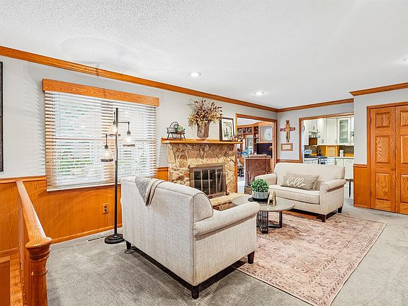 2nd image of 936 44th St