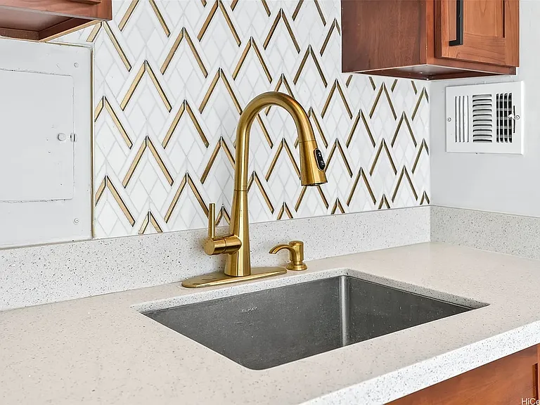 445 Kaiolu St #401 — Photo 16