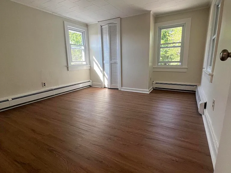 148 W Sylvania Ave #B — Photo 6