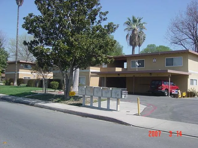Villa Del Sol Apartments — Photo 4