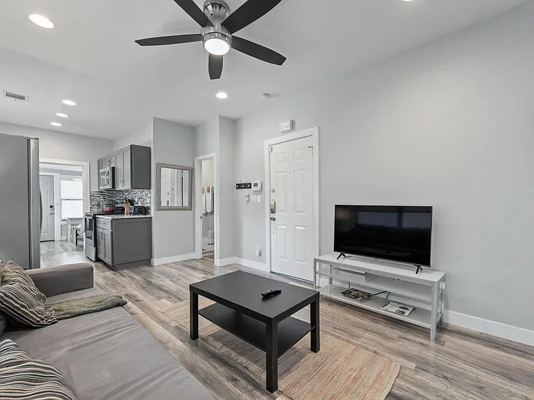 412 Drew St #2 — Photo 3