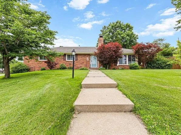 5 S Carriage Dr, Saint Joseph, MO 64506