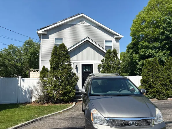 1196 Coates Ave, Holbrook, NY 11741