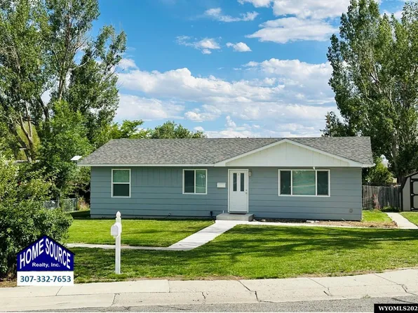 201 Kinnikinnick Dr, Riverton, WY 82501