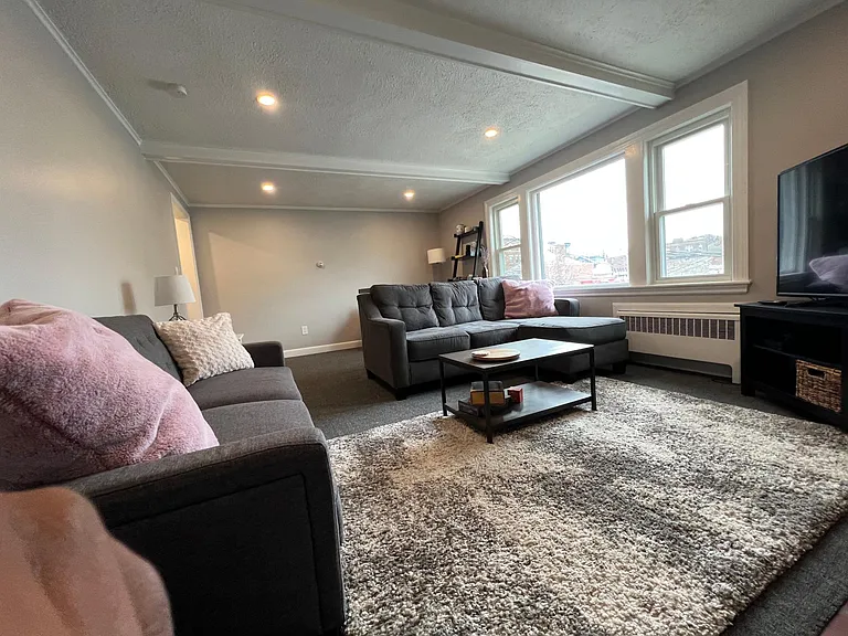15 Surrey St #2 — Photo 3