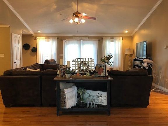 3rd image of 160 10th St