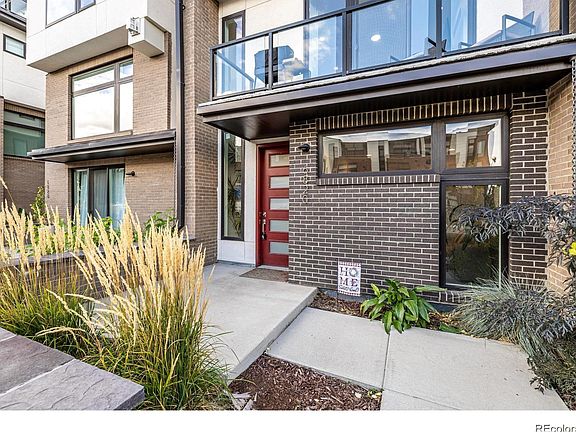 2nd image of 6820 E Lowry Boulevard