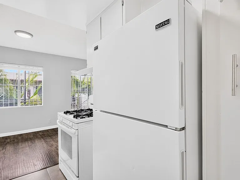 10227 S. 10th Ave. — Photo 17