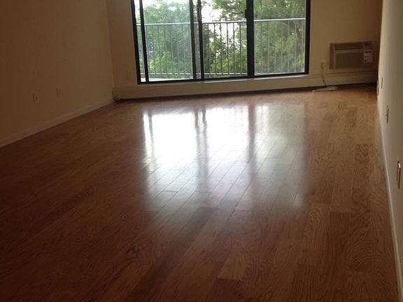 5th image of 1155 Warburton Ave APT 2W