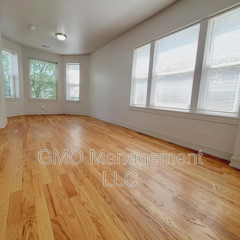 4 bed, 1.0 bath, 1200 sqft, $1,700 — Photo 4