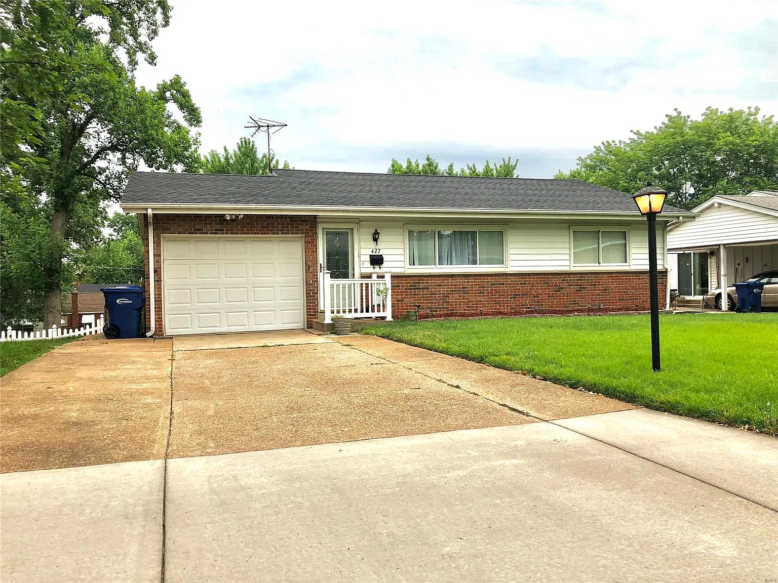 427 Lambeth Ln photo 1