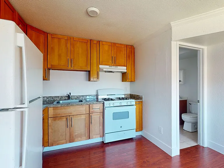 1810 E 25th Street — Photo 29