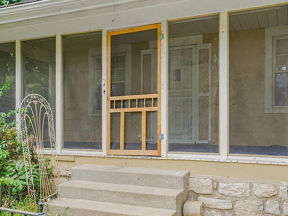 3rd image of 7934 Garfield Ave