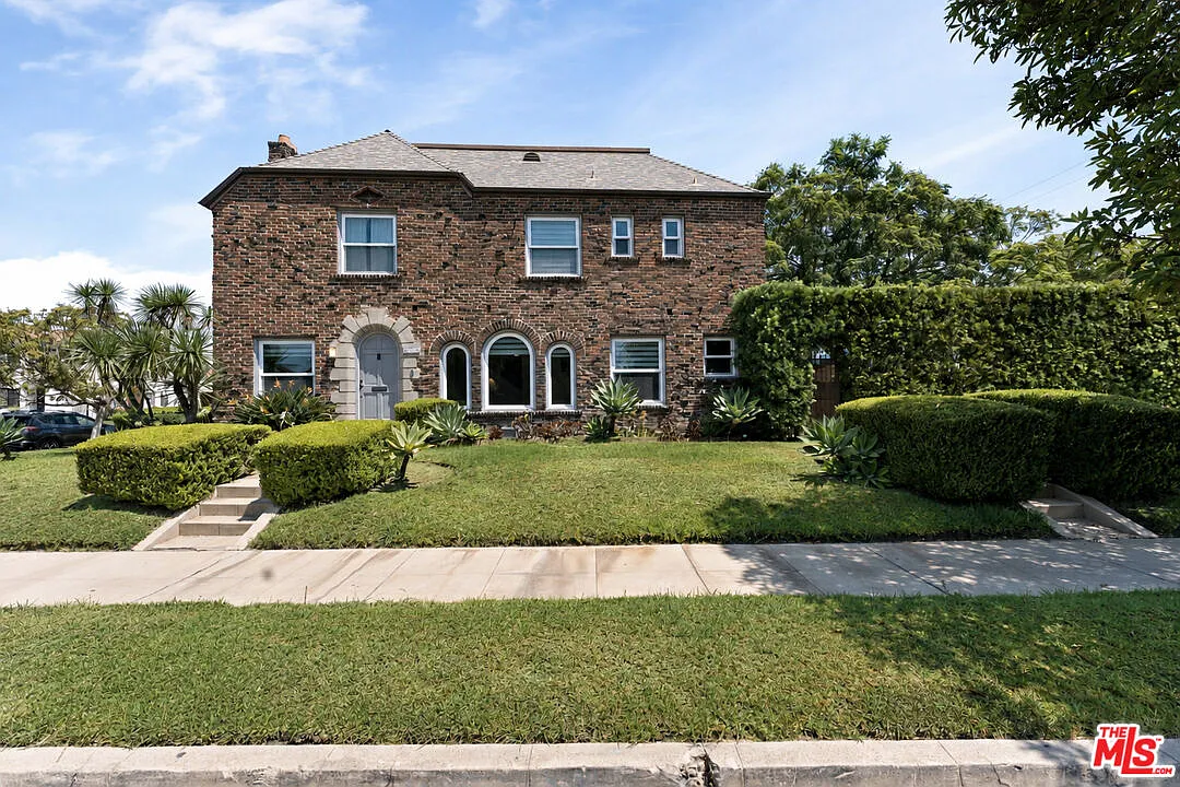 3 bed, 2.0 bath, 1546 sqft, $4,950 — Photo 1