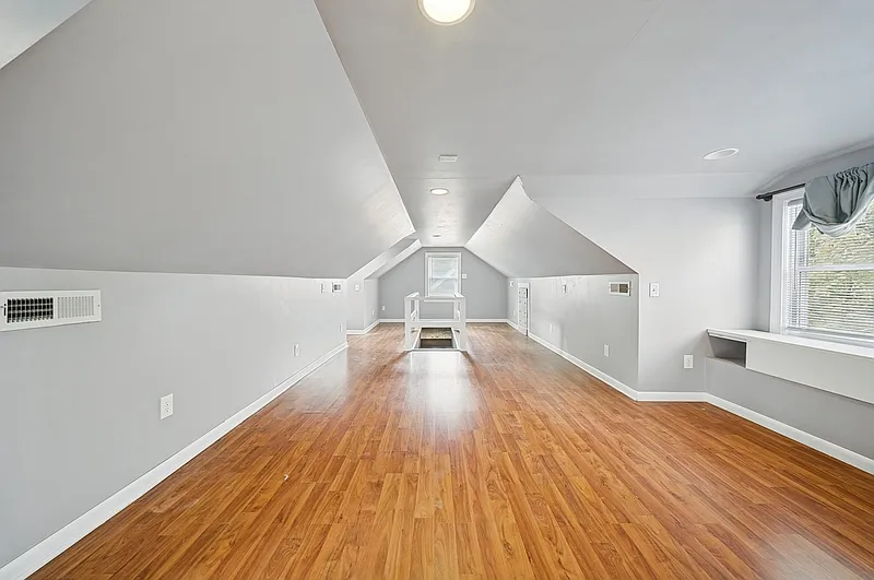 3 bed, 2.0 bath, $2,200 — Photo 3