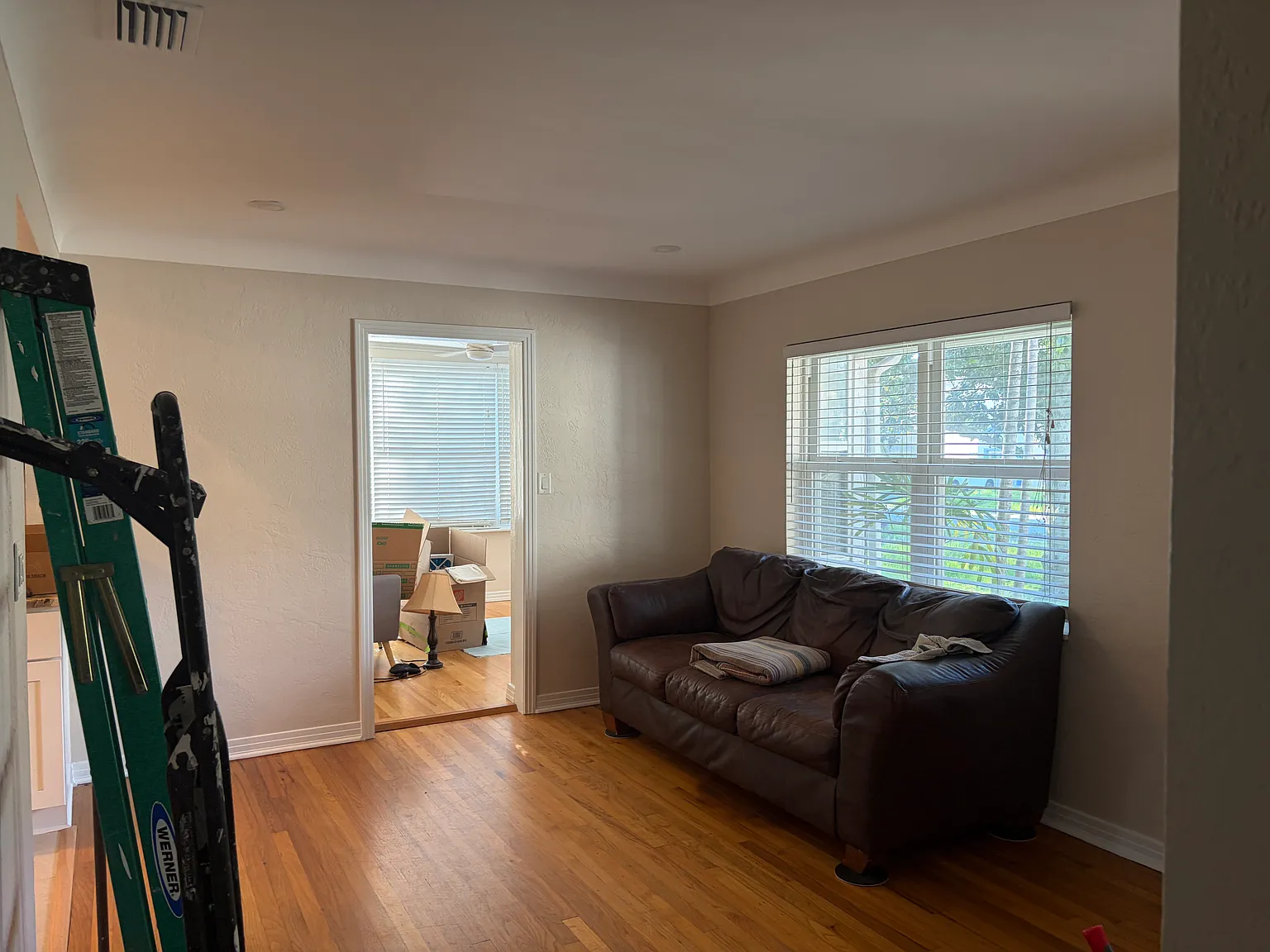 3 bed, 1.5 bath, 1149 sqft, $3,200 — Photo 4