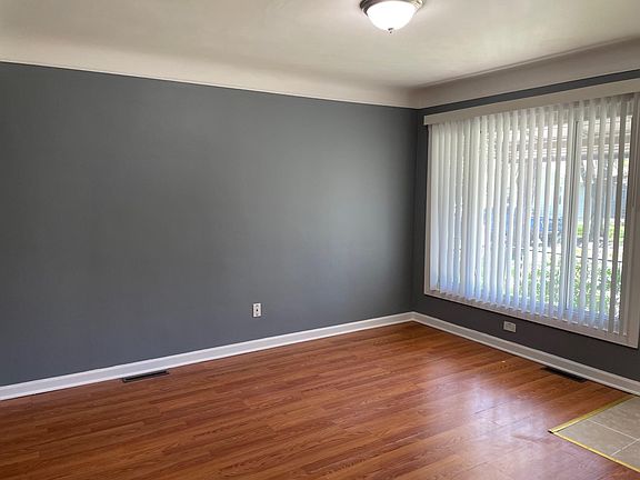 3rd image of 1143 E Meyers Ave