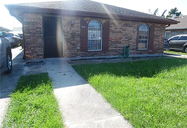 2 bed, 1.0 bath, 649 sqft, $1,100 — Photo 1