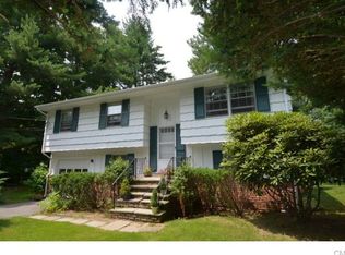 9 Stuart Dr, Old Greenwich, CT 06870