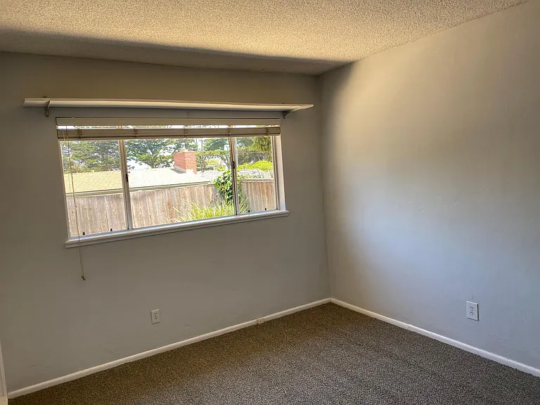 141 Baker Ave — Photo 10