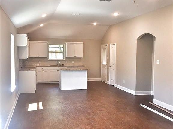 2nd image of 715 Jonelle Ave