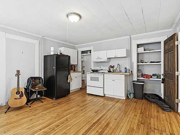 3rd image of 82 Winter St #1