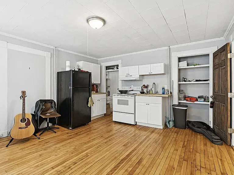 82 Winter St #1 — Photo 3