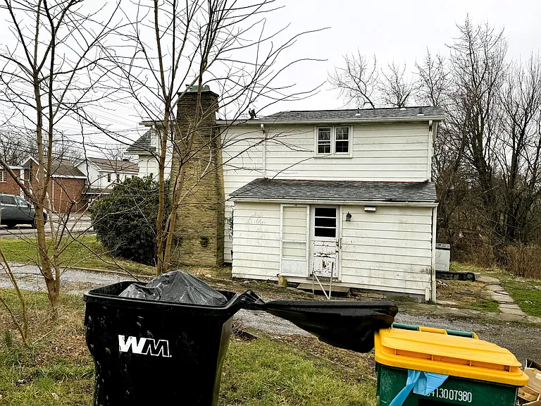 915 Perry Hwy — Photo 45