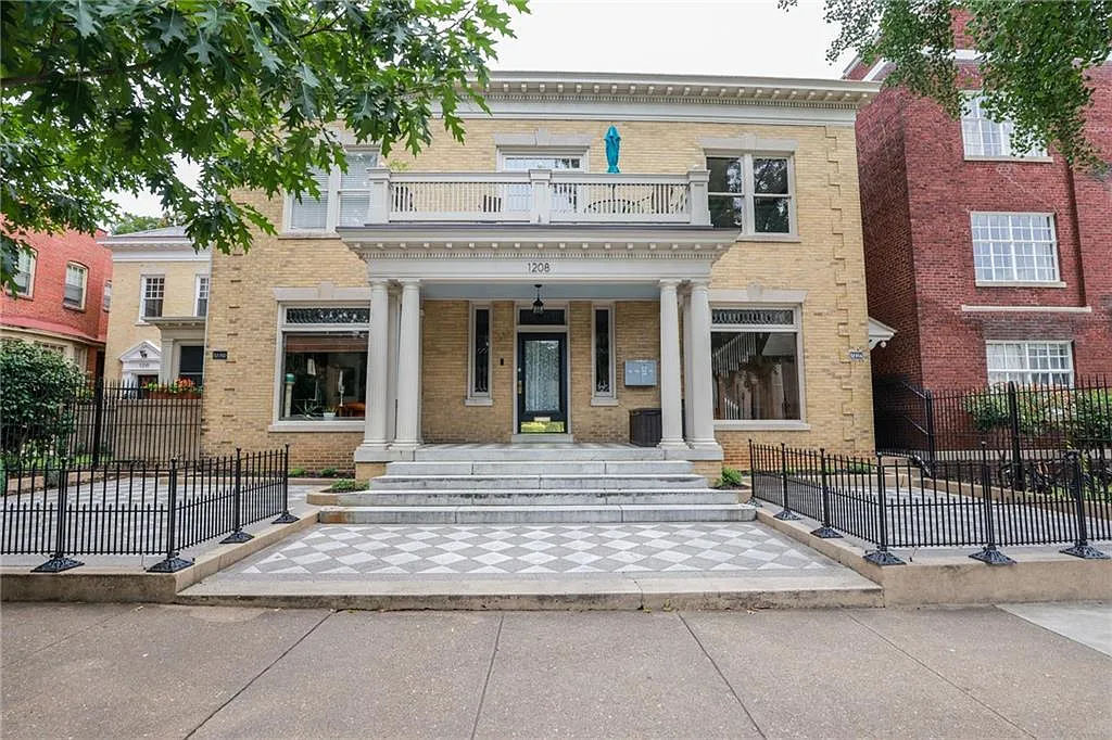 2 bed, 1200 sqft, $2,800 — Photo 1