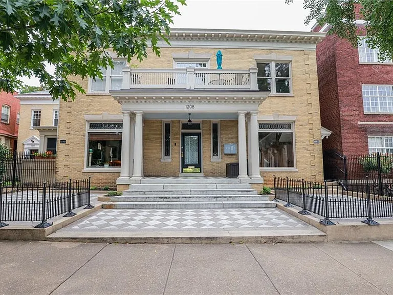 1208 W Franklin St #B — Photo 1
