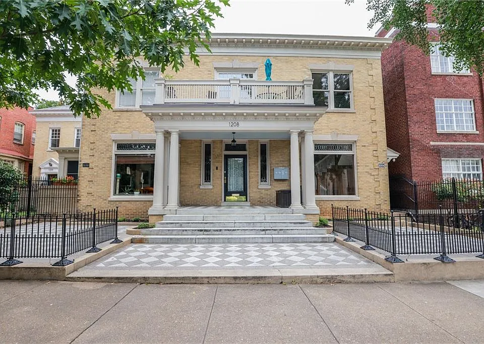 1208 W Franklin St #B