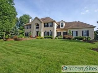 2 Fairway Dr, Whitehouse Station, NJ 08889