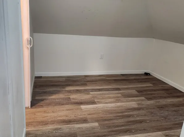 455 Gregory Avenue image 4 of 10