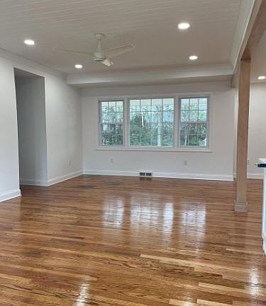 3rd image of 2401 Thomas Ln