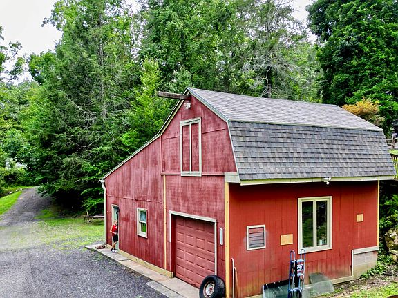 5th image of 120 Spring Hill Road