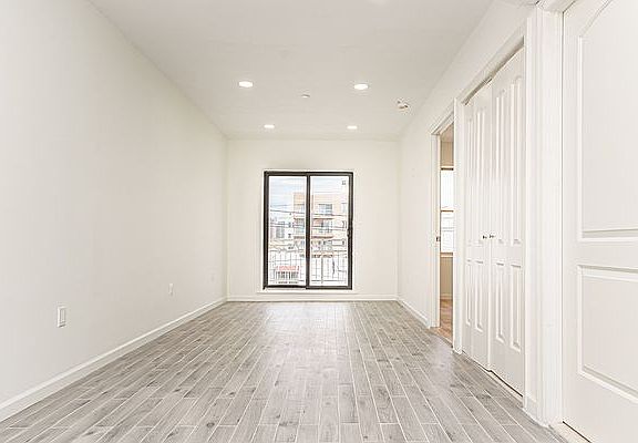 3rd image of 2828 W 17th St #3F