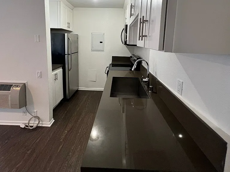 11853 Kling St — Photo 35