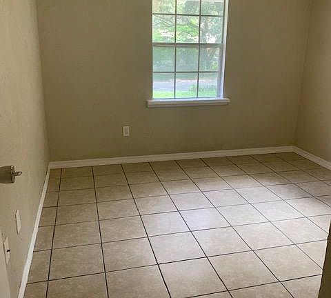 5th image of 803 S Massachusetts Ave #1
