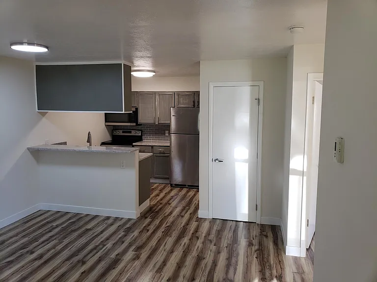 212 N Dyckman St #2 — Photo 4