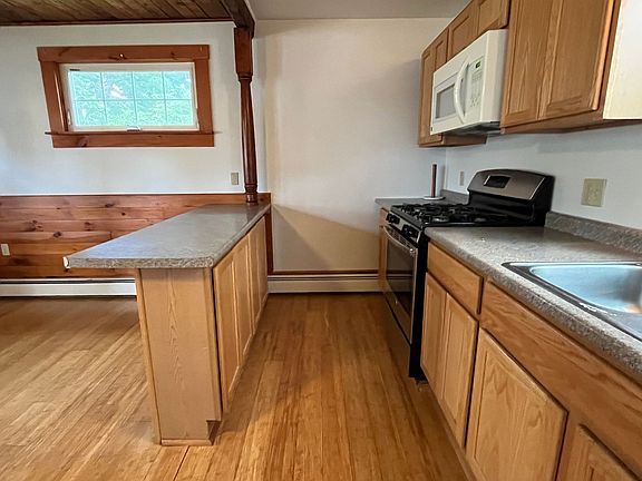 4th image of 82 Winter St #3