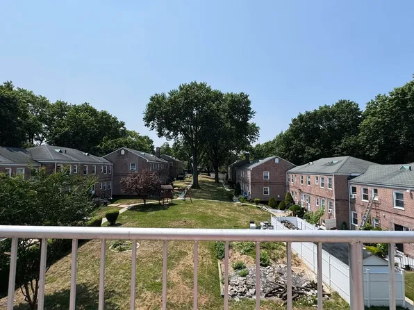 64-34 Grand Cent Parkway image 24 of 25