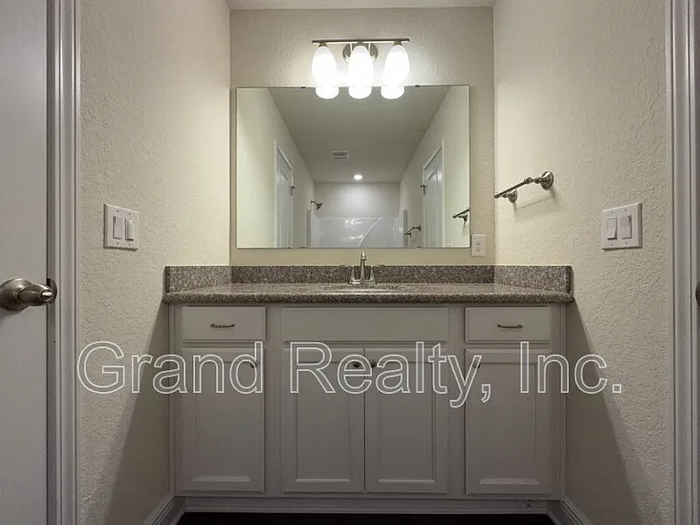 4393 Village Oak Ln — Photo 17